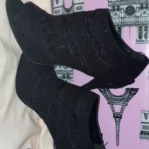 Cp shades 8.5 black mesh w/ rhinestone heels.